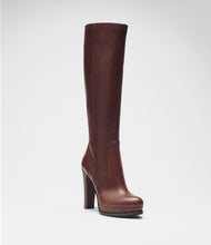 brauner Absatzstiefel front