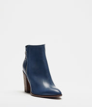 blaue Stiefelette