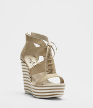 Keilsandalette beige side