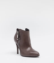 ankle boots spitz schick taupe