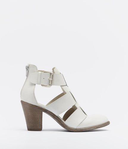 cut out stiefel trend weiss