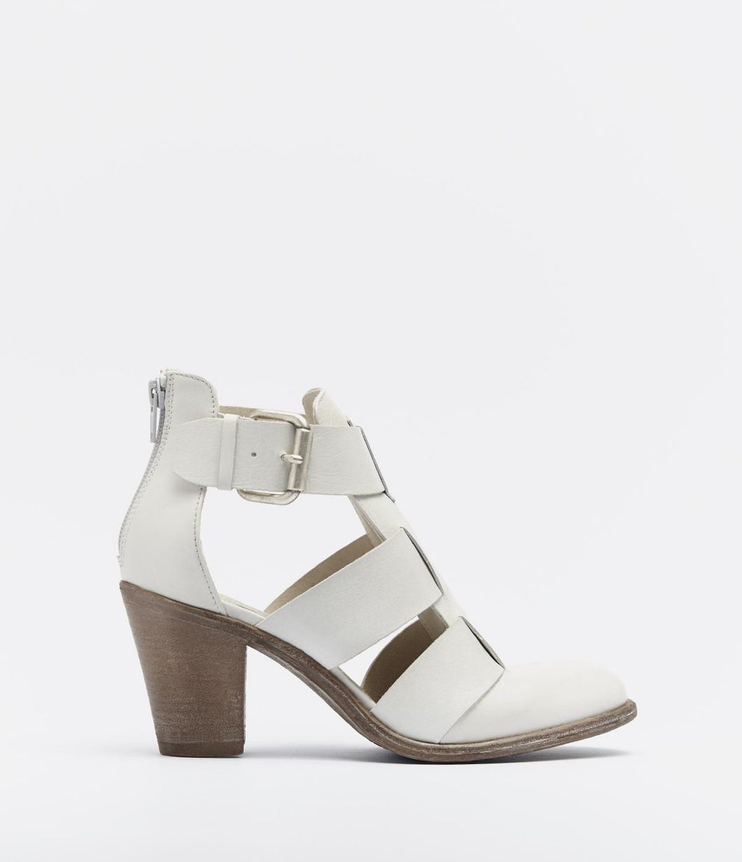 cut out stiefel trend weiss